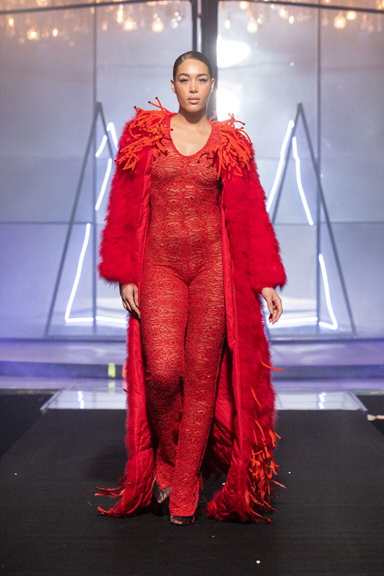 model walk on aura tout vu show wearing red lace full body duit and red feathers coat